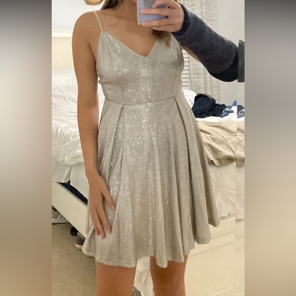 Aakaa super cute and shiny dress
